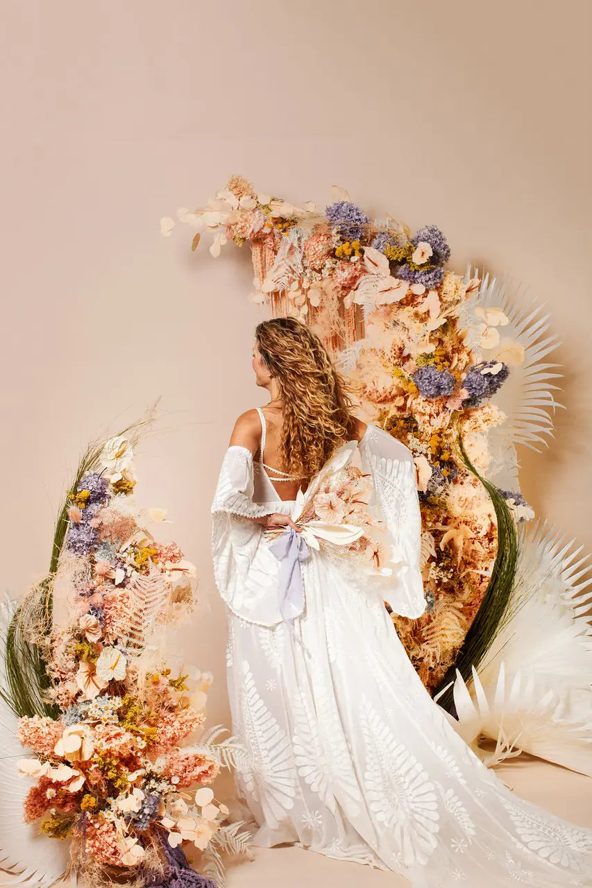 12 Stunning Wedding Ideas Using Dried and Preserved Flowers