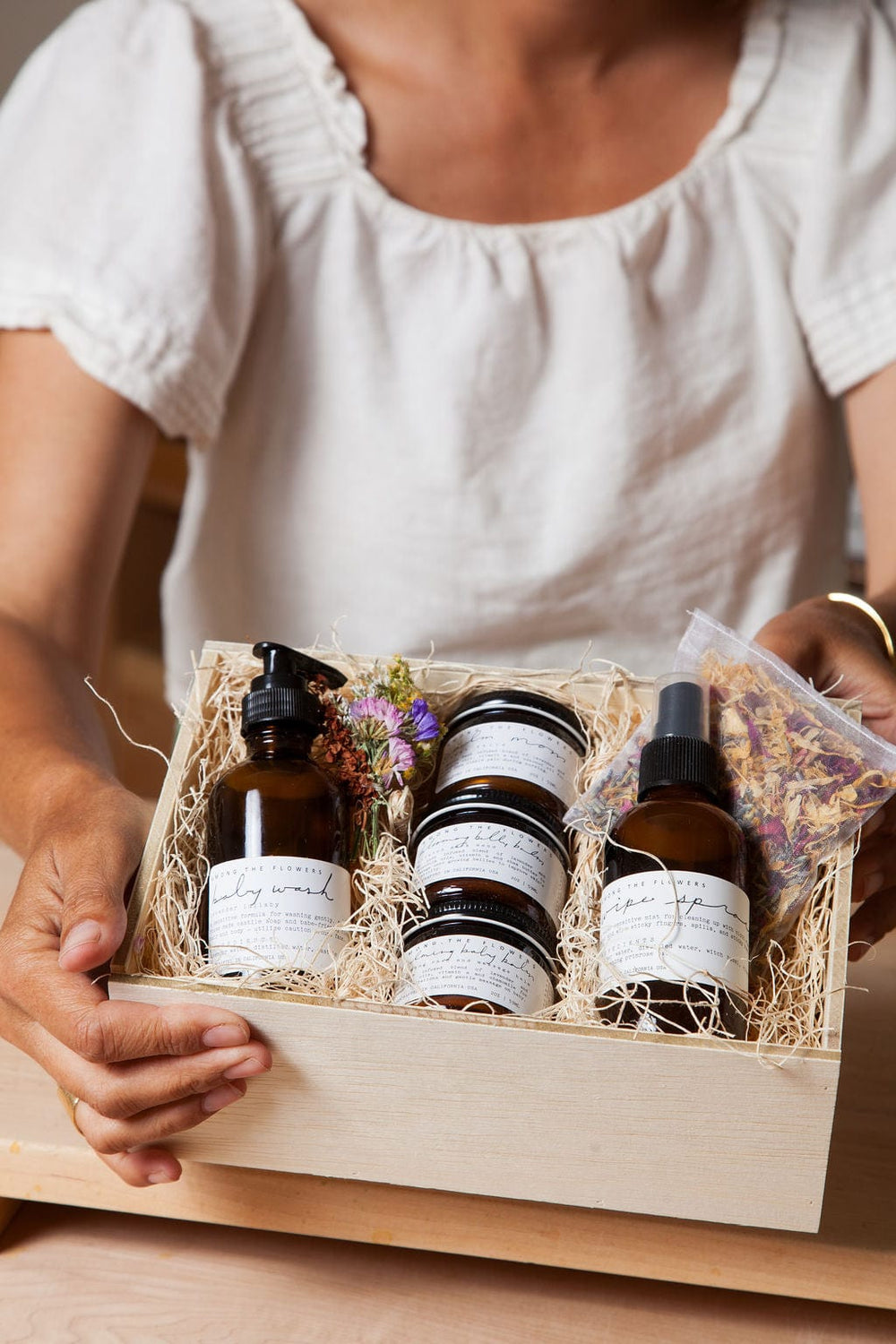 Gift Giving Mama & Baby Care Gift Box send a bouquet- the best flower delivery