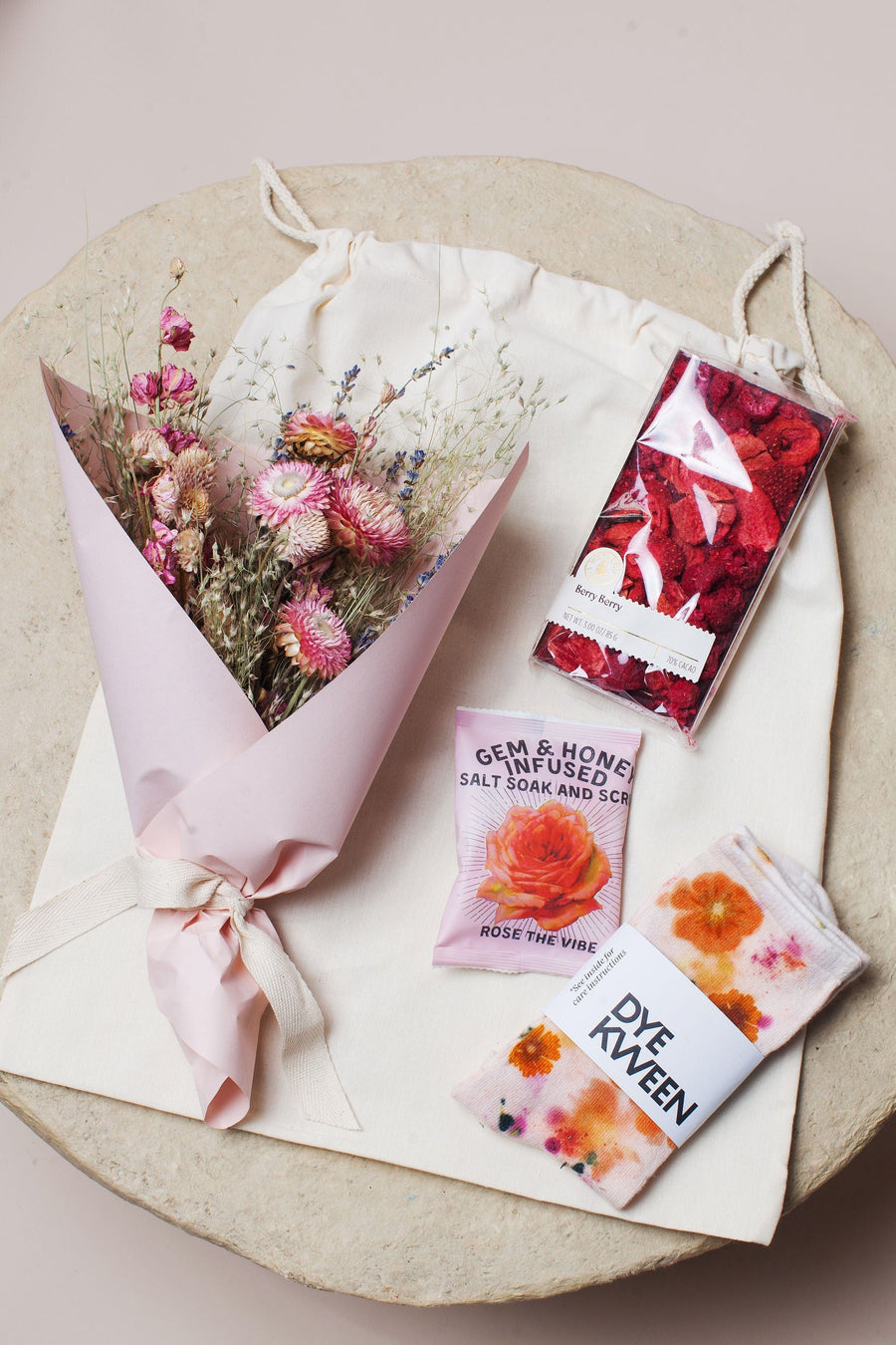 Gift Giving Berries & Blooms Gift Bag send a bouquet- the best flower delivery