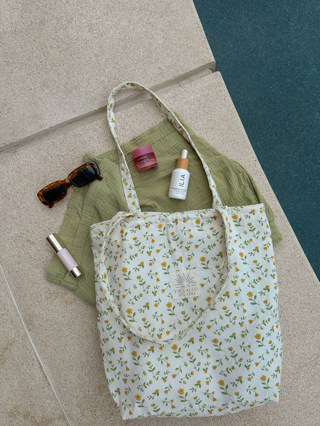 Buttercup Tote Bag: Wide send a bouquet- the best flower delivery