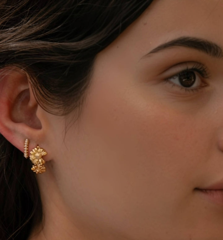 Daisy Flower Hoop Earrings send a bouquet- the best flower delivery