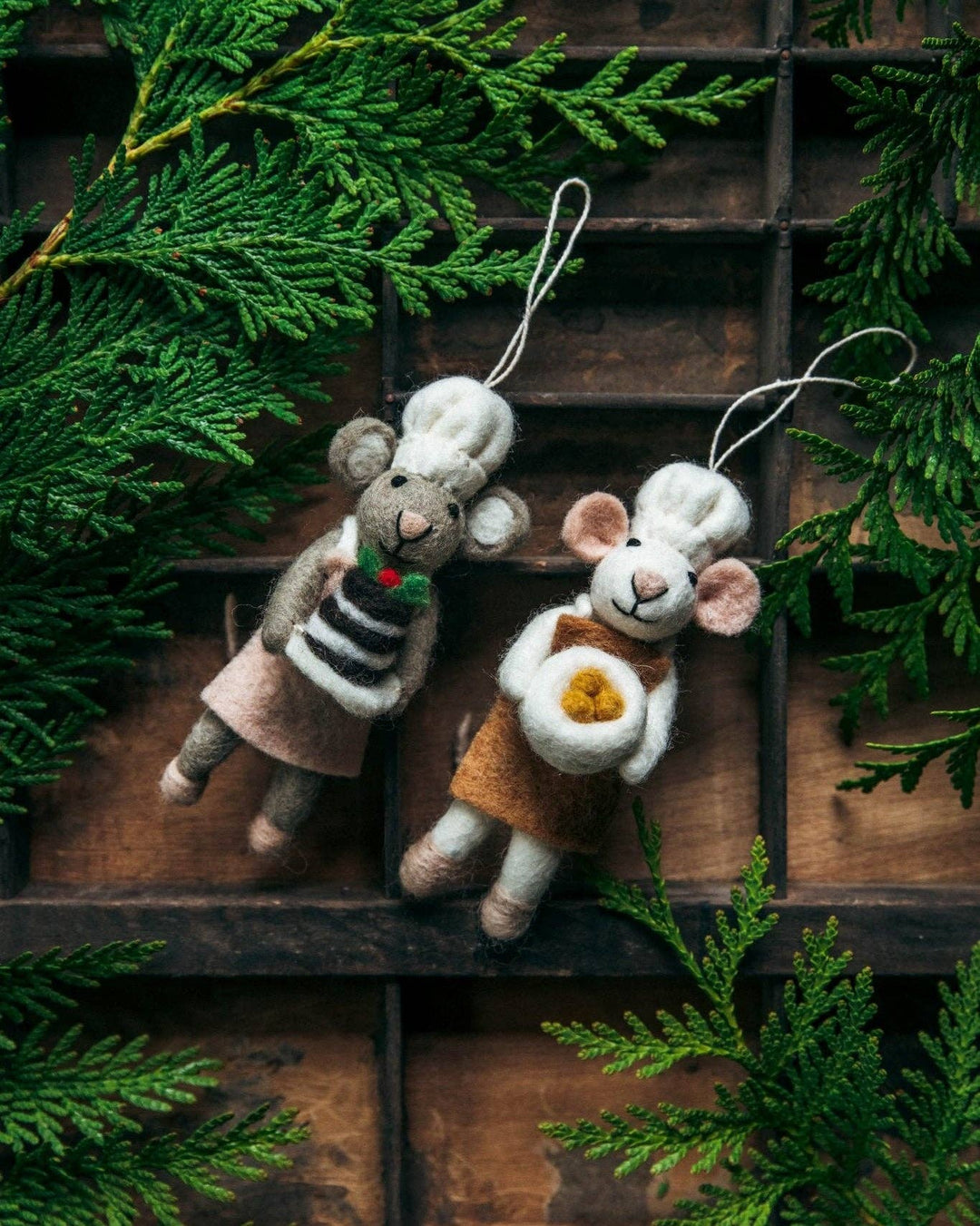 Felted Baking Mouse Ornament: Baker send a bouquet- the best flower delivery