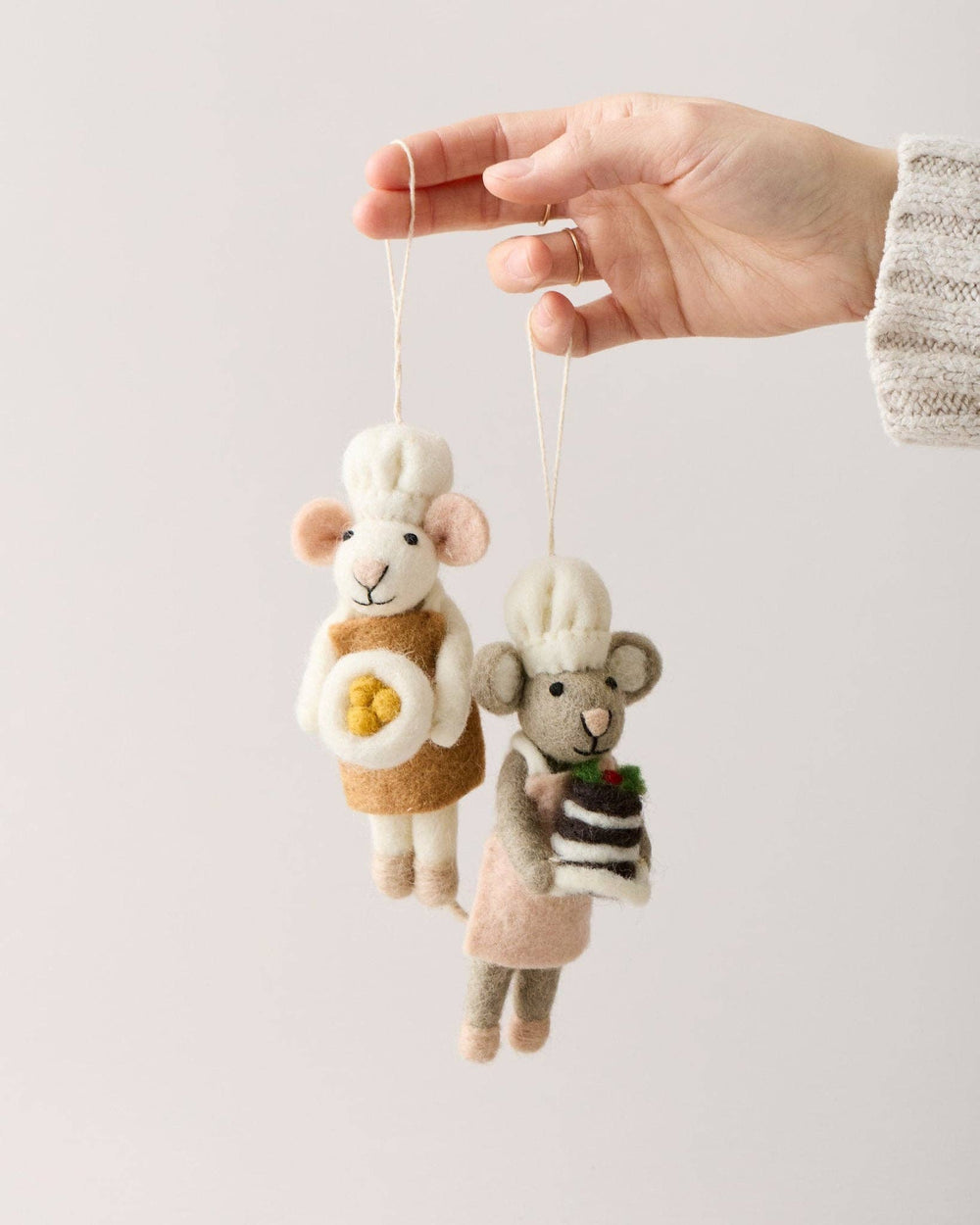 Felted Baking Mouse Ornament: Chef send a bouquet- the best flower delivery