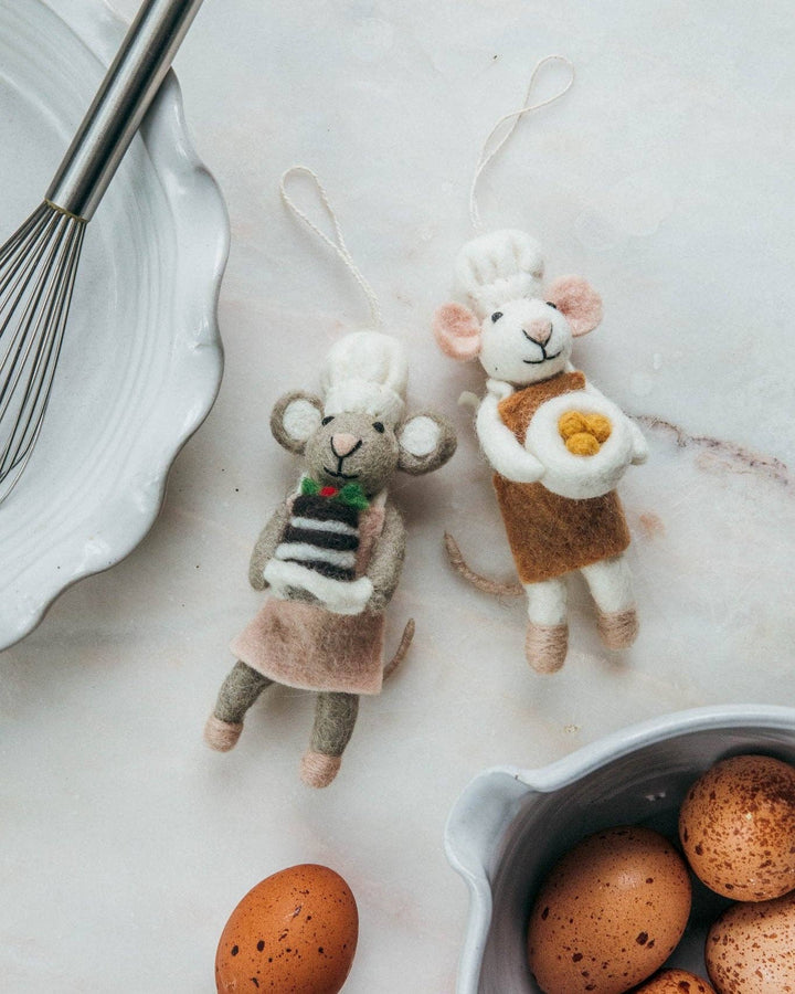 Felted Baking Mouse Ornament: Chef send a bouquet- the best flower delivery