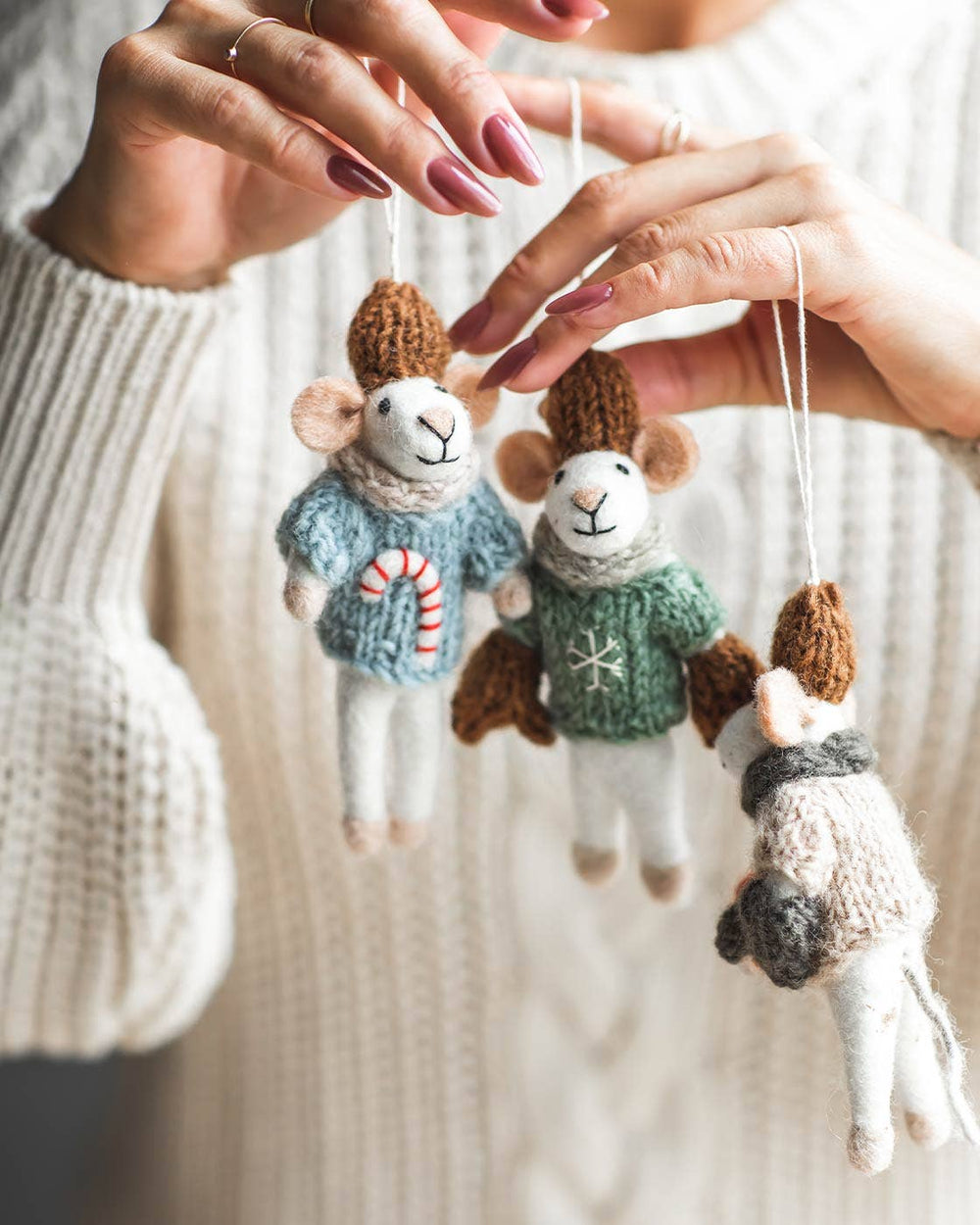 Felted Mouse Ornament: Merry send a bouquet- the best flower delivery