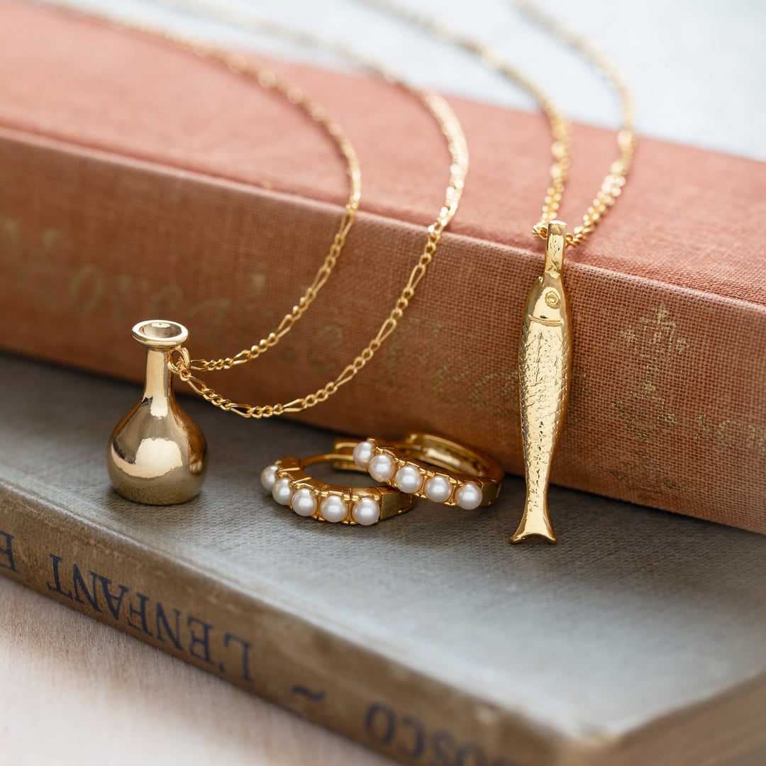 Fish Necklace send a bouquet- the best flower delivery