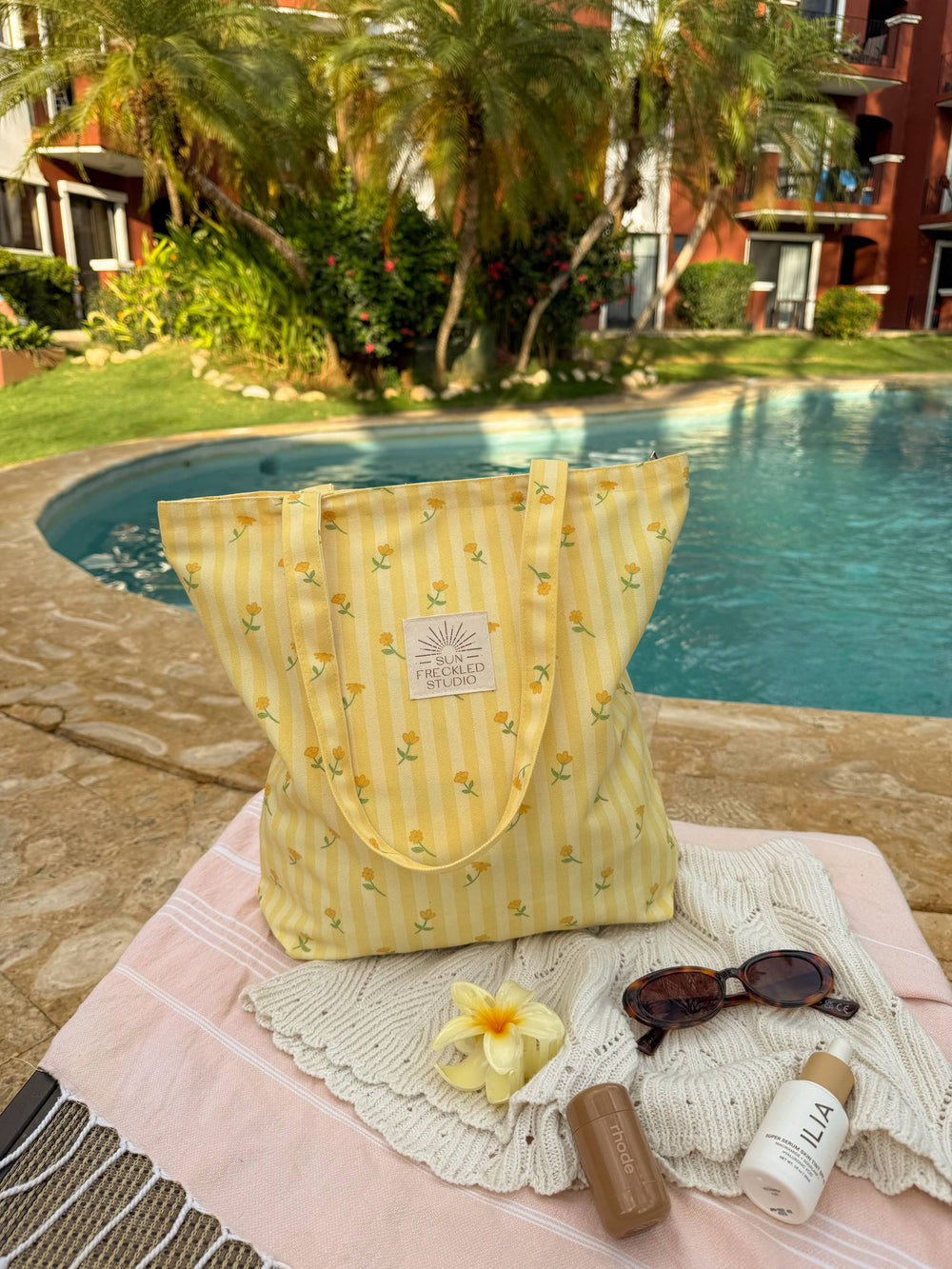 Lemon Blossom Tote Bag: Original send a bouquet- the best flower delivery