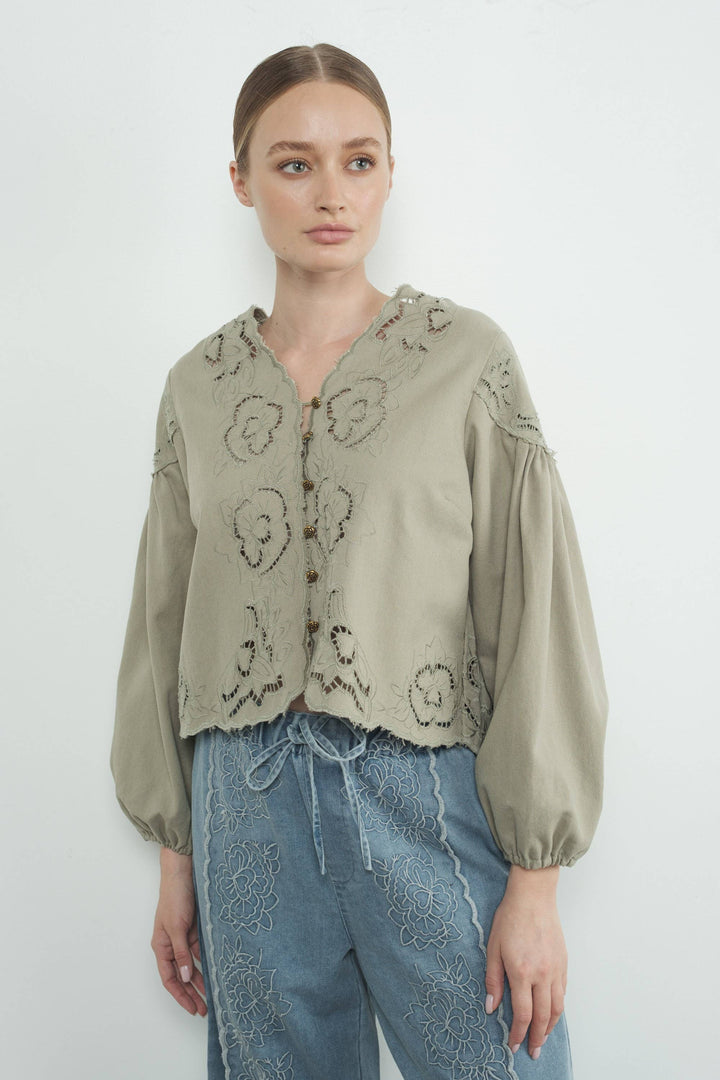 MAT2892 DENIM EMBROIDERY VOLUME SLEEVE BLOUSE TOP: OFF WHITE / S-M-L send a bouquet- the best flower delivery