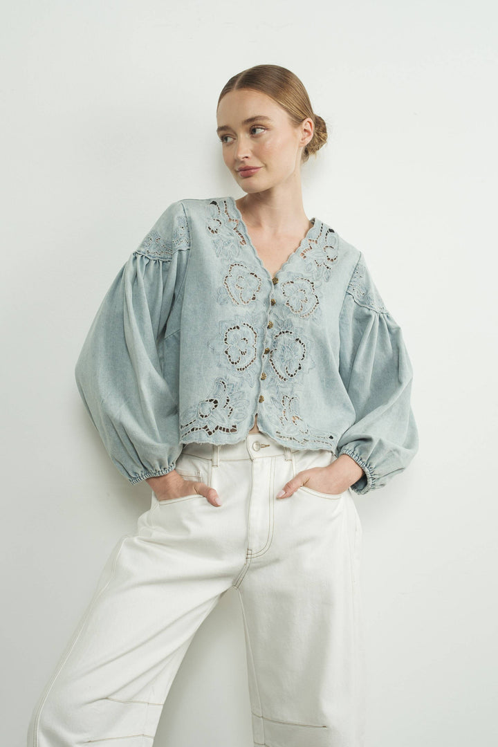 MAT2892 DENIM EMBROIDERY VOLUME SLEEVE BLOUSE TOP: OFF WHITE / S-M-L send a bouquet- the best flower delivery