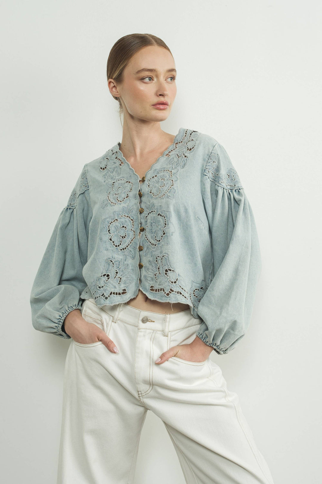 MAT2892 DENIM EMBROIDERY VOLUME SLEEVE BLOUSE TOP: OFF WHITE / S-M-L send a bouquet- the best flower delivery
