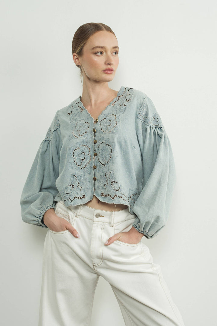 MAT2892 DENIM EMBROIDERY VOLUME SLEEVE BLOUSE TOP: OFF WHITE / S-M-L send a bouquet- the best flower delivery