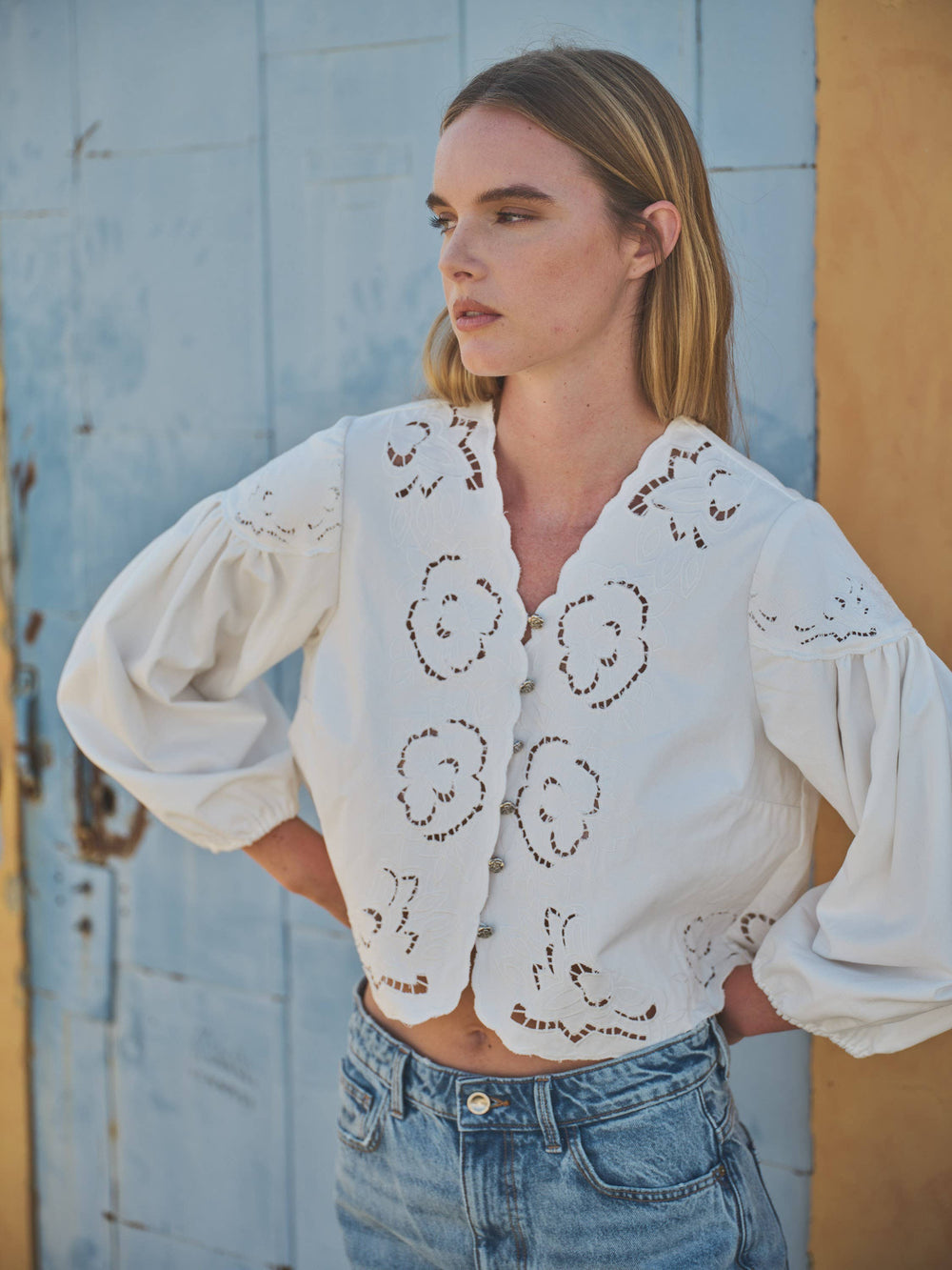 MAT2892 DENIM EMBROIDERY VOLUME SLEEVE BLOUSE TOP: OFF WHITE / S-M-L send a bouquet- the best flower delivery