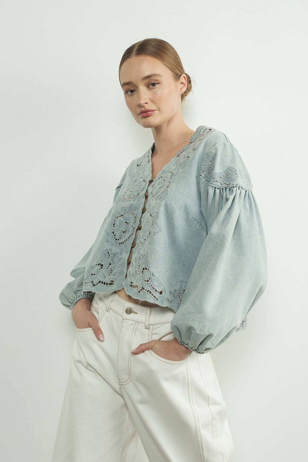 MAT2892 DENIM EMBROIDERY VOLUME SLEEVE BLOUSE TOP: OFF WHITE / S-M-L send a bouquet- the best flower delivery