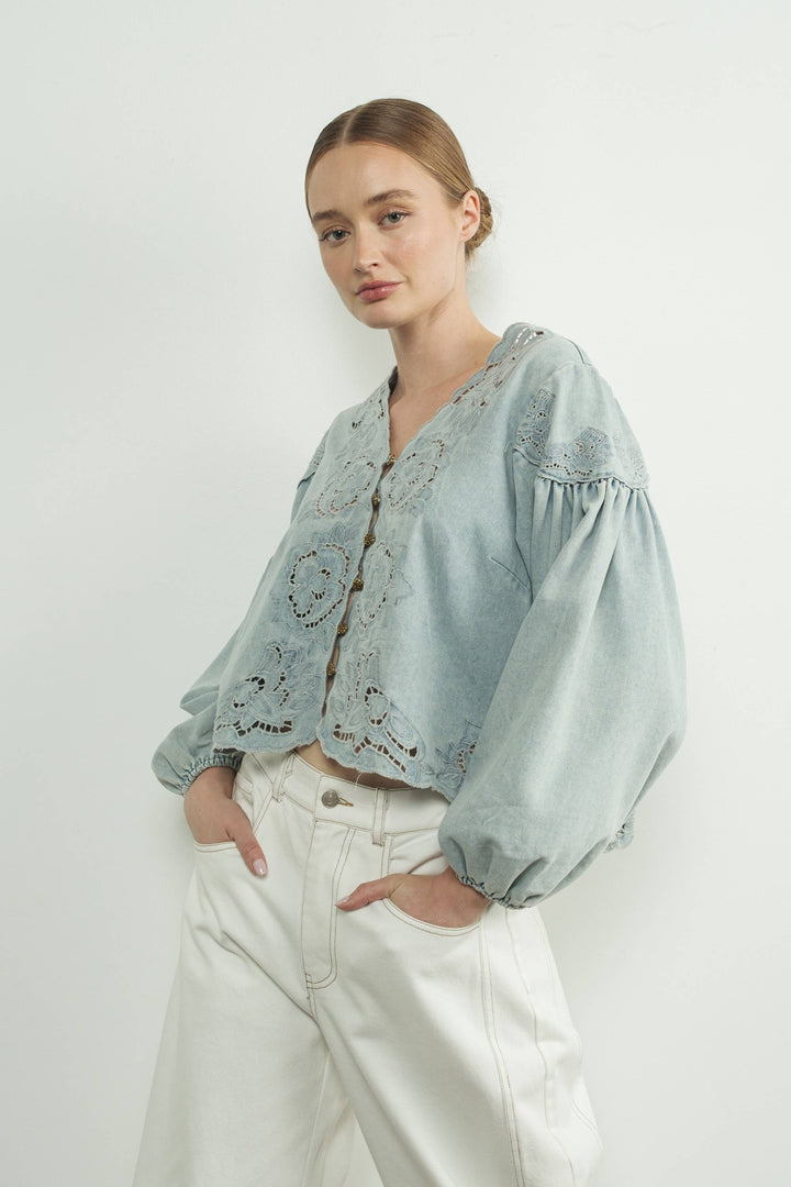 MAT2892 DENIM EMBROIDERY VOLUME SLEEVE BLOUSE TOP: OFF WHITE / S-M-L send a bouquet- the best flower delivery