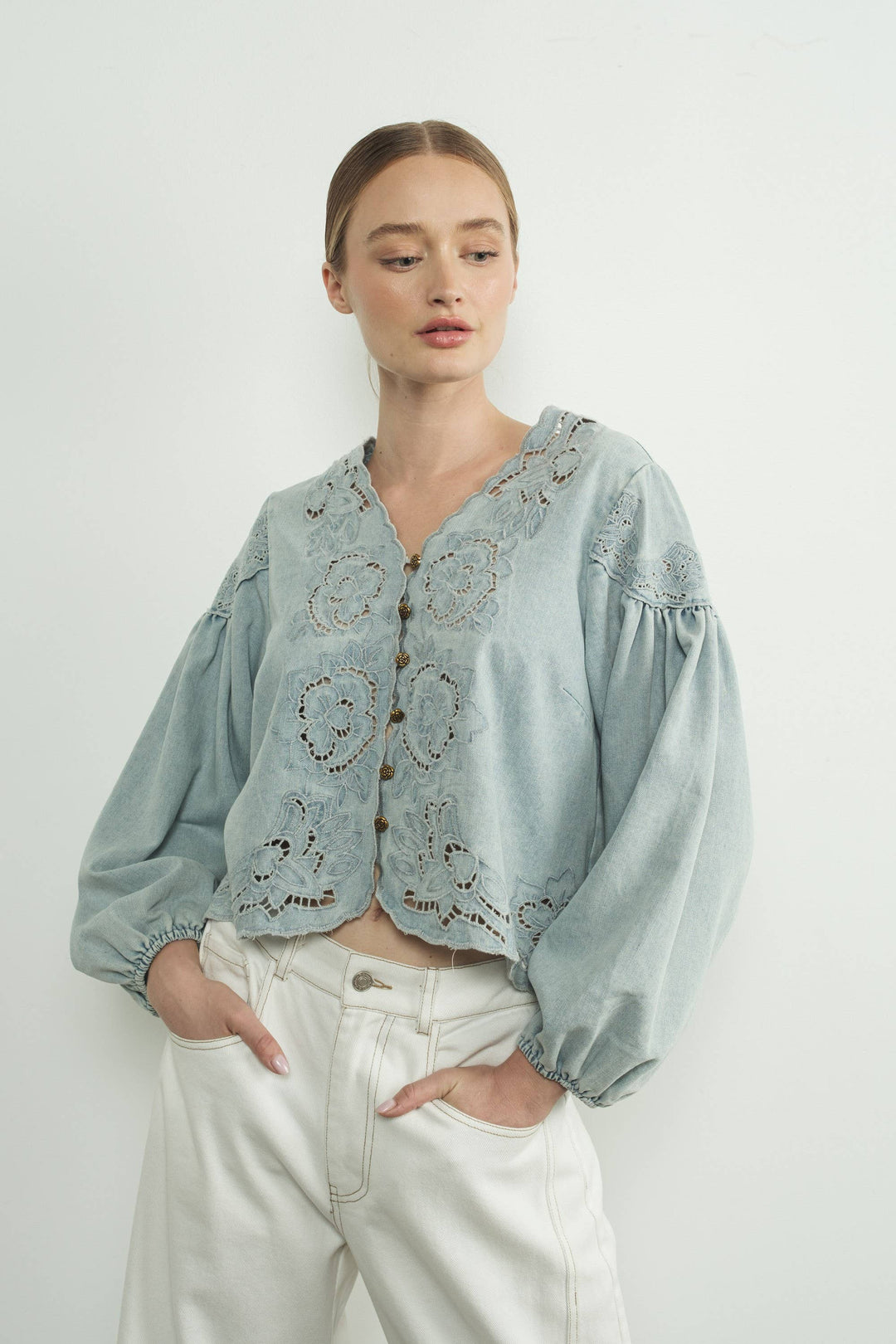 MAT2892 DENIM EMBROIDERY VOLUME SLEEVE BLOUSE TOP: OFF WHITE / S-M-L send a bouquet- the best flower delivery