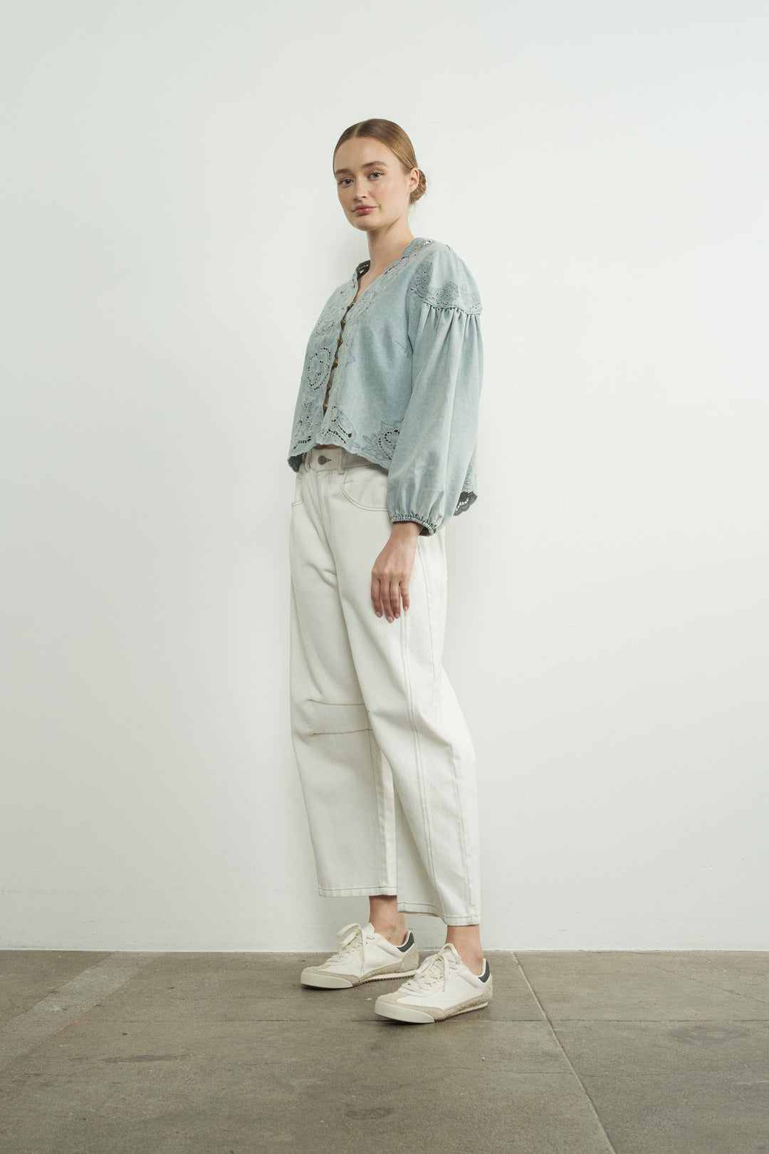 MAT2892 DENIM EMBROIDERY VOLUME SLEEVE BLOUSE TOP: OFF WHITE / S-M-L send a bouquet- the best flower delivery