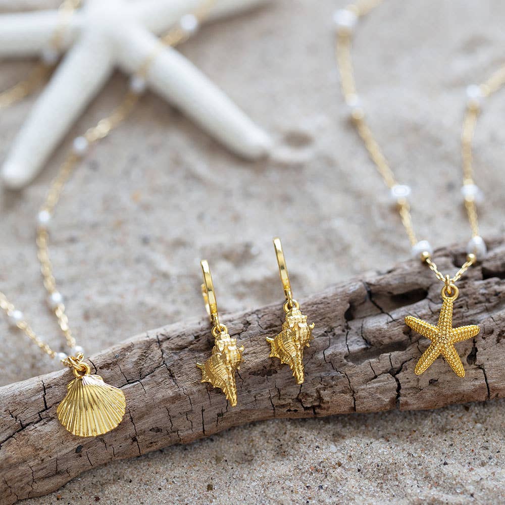 Scallop Shell and Pearl Station Chain Necklace send a bouquet- the best flower delivery