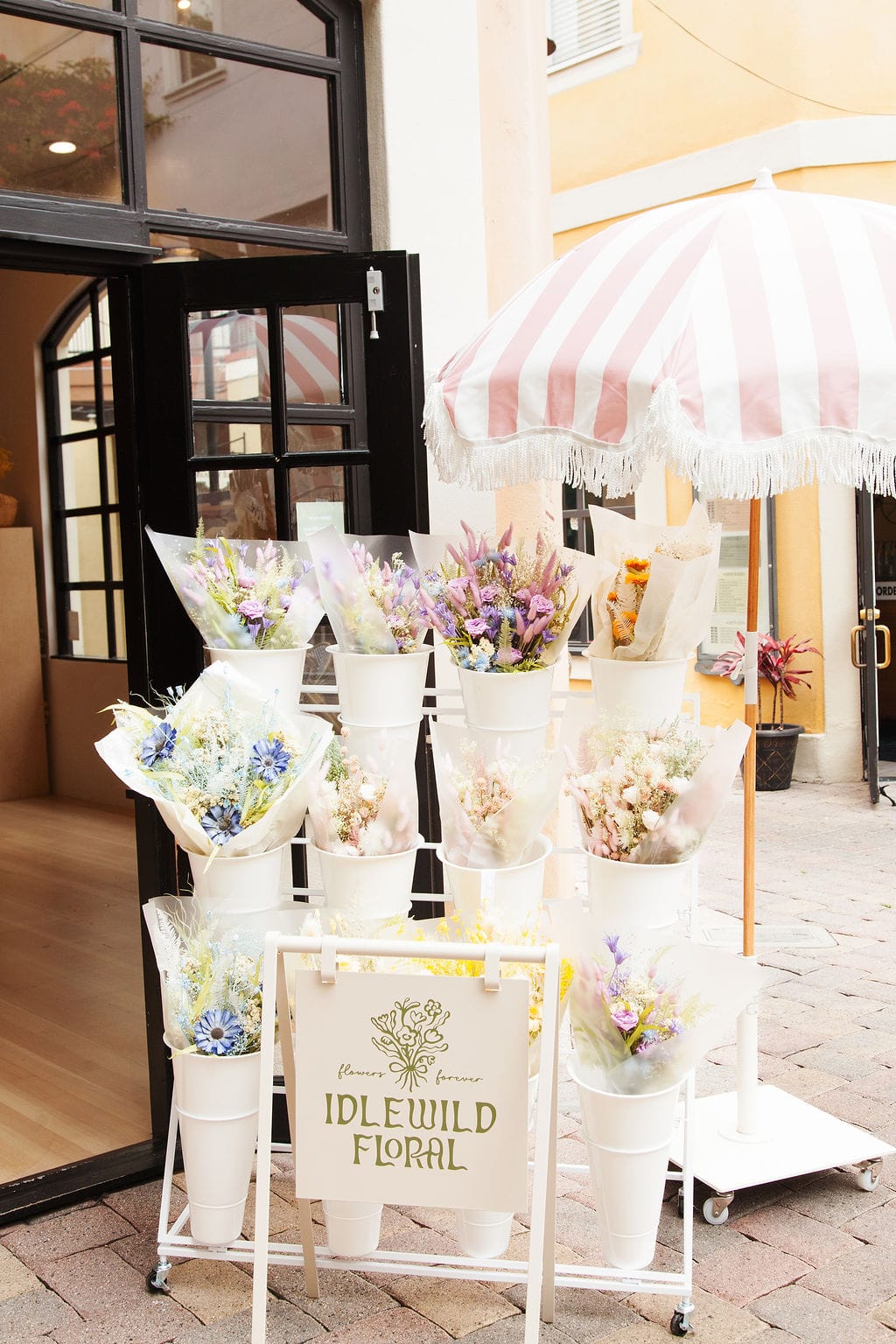 Shop Bouquet send a bouquet- the best flower delivery