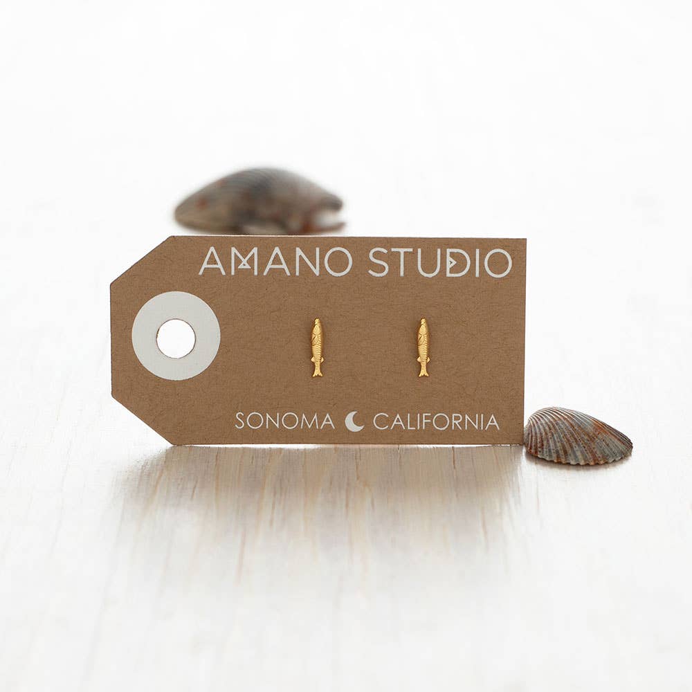 Teeny Fish Stud Earrings send a bouquet- the best flower delivery