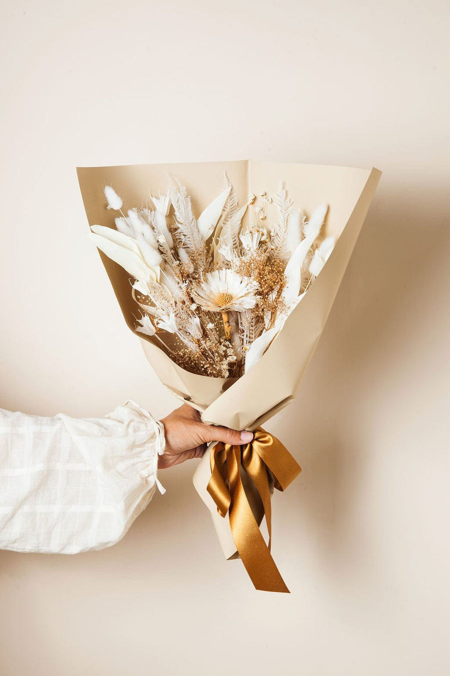 Bouquets The Snow Small Bouquet send a bouquet- the best flower delivery