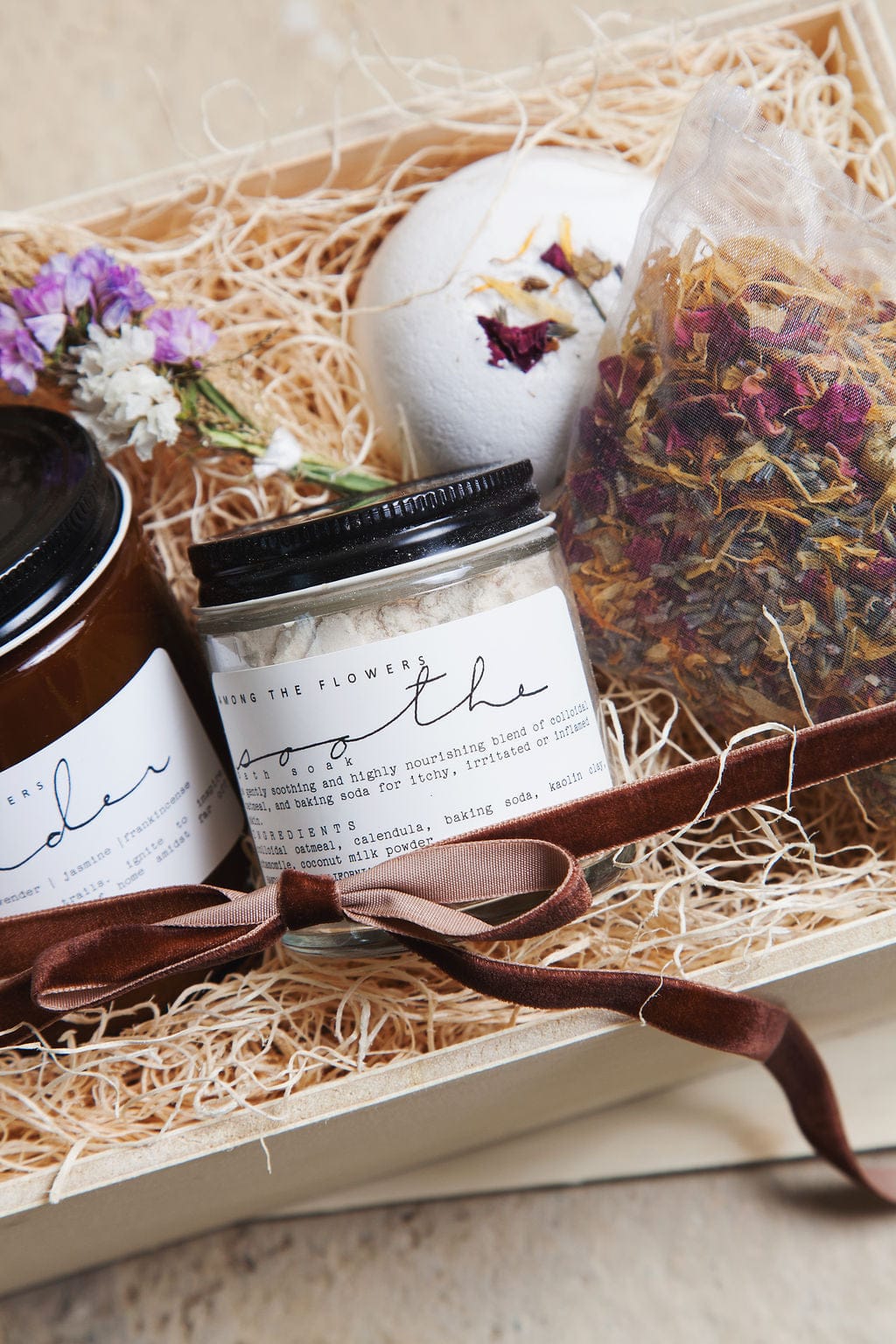 Gift Giving Winter Flora Gift Box send a bouquet- the best flower delivery